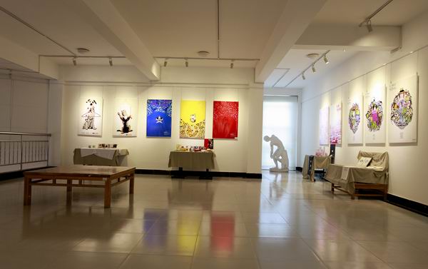 伟德国际1946源于英国2013届毕业作品展隆重开展