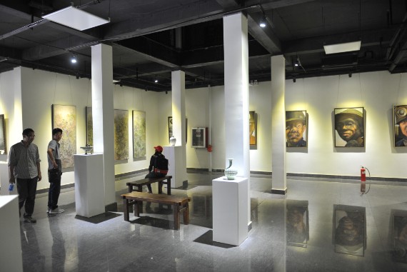 伟德国际1946源于英国举办油画毕业创作展