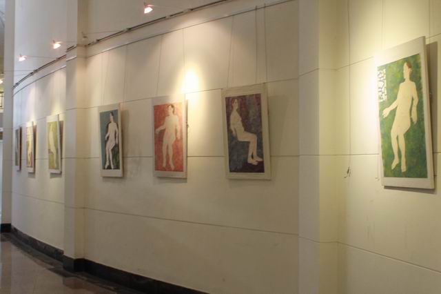 伟德国际1946源于英国举办人物写生课堂习作汇报展