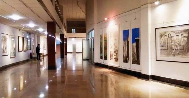 伟德国际1946源于英国举办国画毕业创作展