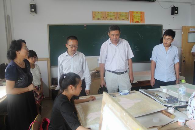 山东省美术馆副馆长、著名画家王建国一行应邀来伟德国际1946源于英国参观交流