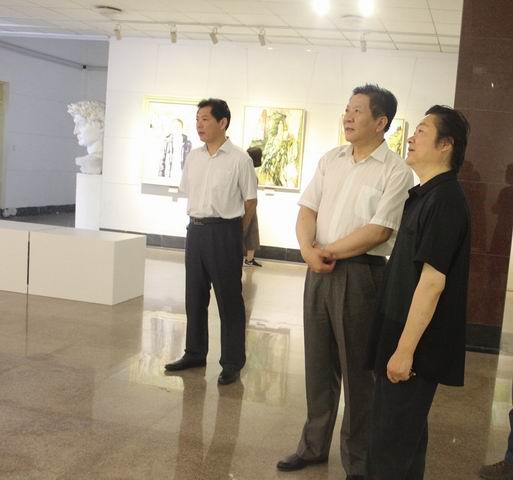 伟德国际1946源于英国举办《行言寓彰——油画作品四人展》