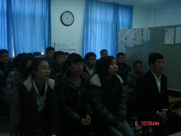 伟德国际1946源于英国组织师生观看党的十八大开幕式盛况