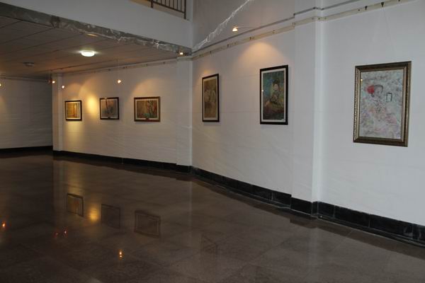 伟德国际1946源于英国举办重彩画人物创作展