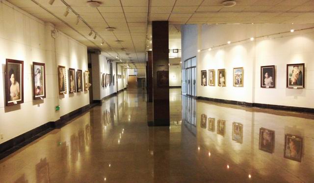 伟德国际1946源于英国举办油画、国画、素描作品展